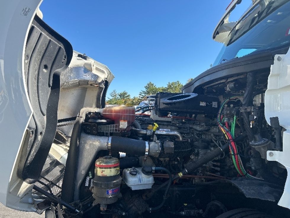 Day Cab Tractor-Heavy Duty Tractors-Freightliner-2019-T12664ST-Londonderry-NH-212,450\n\t\tmiles-$ 34,250 - Image 16