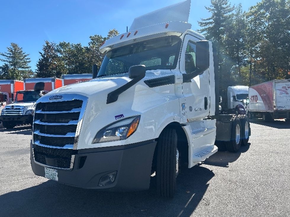 Day Cab Tractor-Heavy Duty Tractors-Freightliner-2019-T12664ST-Londonderry-NH-212,450\n\t\tmiles-$ 34,250 - Image 3
