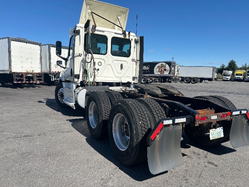 Day Cab Tractor-Heavy Duty Tractors-Freightliner-2019-T12664ST-Londonderry-NH-212,450\n\t\tmiles-$ 34,250 - Image 5