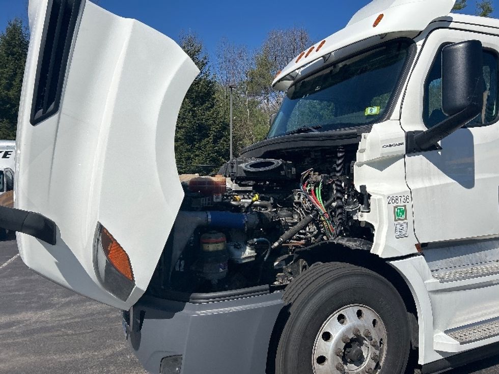 Day Cab Tractor-Heavy Duty Tractors-Freightliner-2019-T12664ST-Londonderry-NH-212,610\n\t\tmiles-$ 48,000 - Image 16
