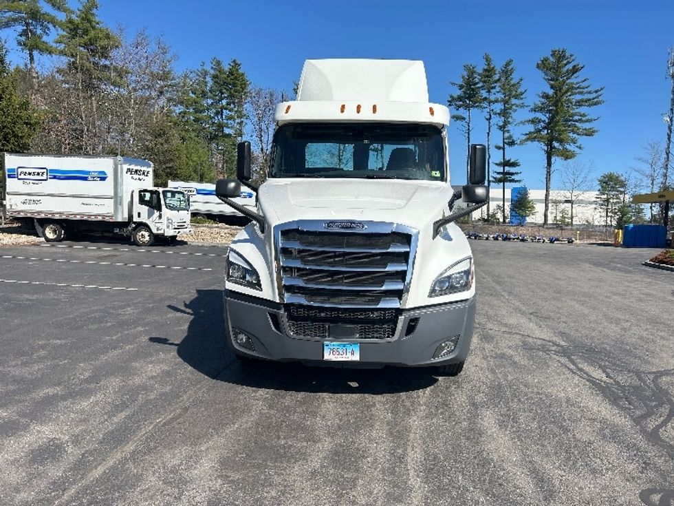 Day Cab Tractor-Heavy Duty Tractors-Freightliner-2019-T12664ST-Londonderry-NH-212,610\n\t\tmiles-$ 48,000 - Image 2