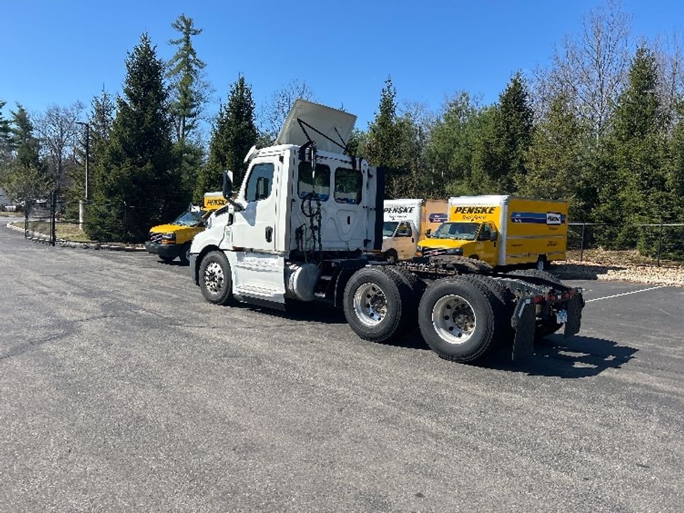 Day Cab Tractor-Heavy Duty Tractors-Freightliner-2019-T12664ST-Londonderry-NH-212,610\n\t\tmiles-$ 48,000 - Image 5