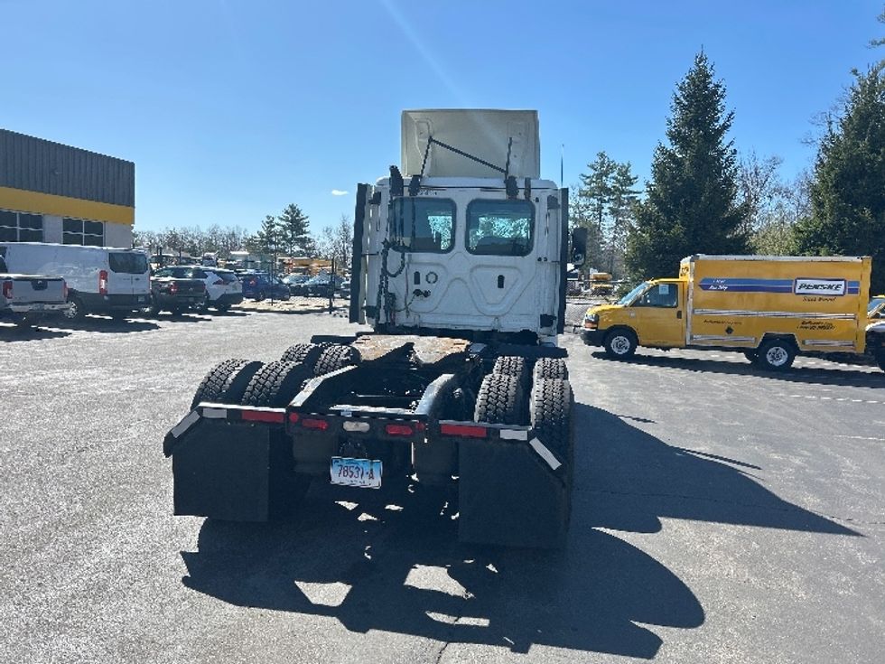 Day Cab Tractor-Heavy Duty Tractors-Freightliner-2019-T12664ST-Londonderry-NH-212,610\n\t\tmiles-$ 48,000 - Image 6