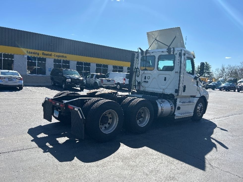 Day Cab Tractor-Heavy Duty Tractors-Freightliner-2019-T12664ST-Londonderry-NH-212,610\n\t\tmiles-$ 48,000 - Image 7