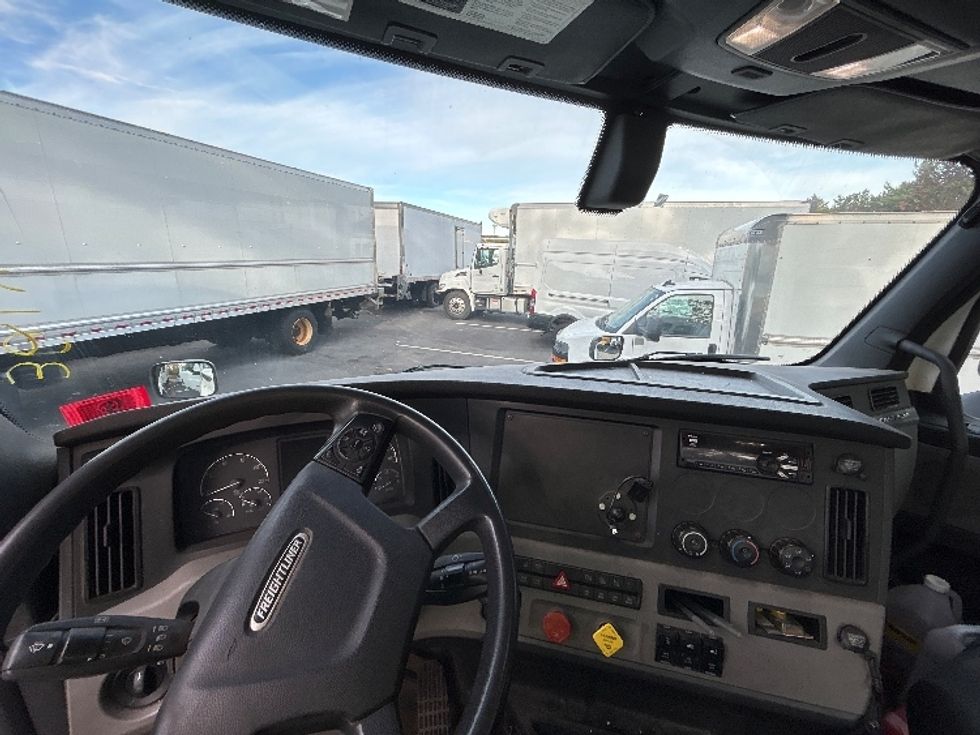 Day Cab Tractor-Heavy Duty Tractors-Freightliner-2019-T12664ST-Londonderry-NH-236,465\n\t\tmiles-$ 48,750 - Image 11