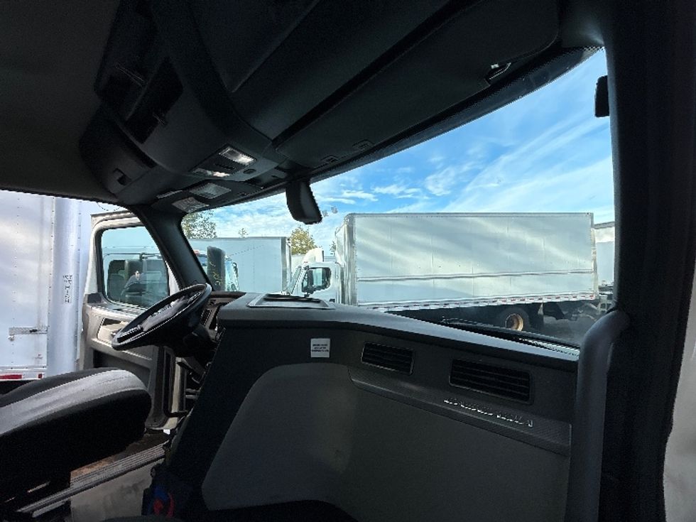 Day Cab Tractor-Heavy Duty Tractors-Freightliner-2019-T12664ST-Londonderry-NH-236,465\n\t\tmiles-$ 48,750 - Image 13