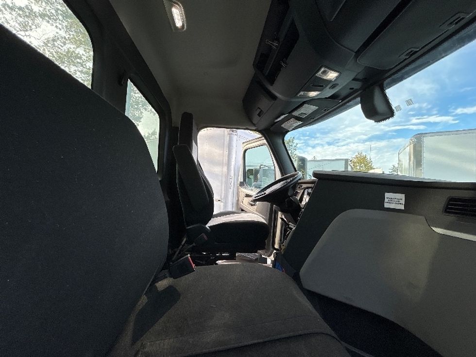 Day Cab Tractor-Heavy Duty Tractors-Freightliner-2019-T12664ST-Londonderry-NH-236,465\n\t\tmiles-$ 48,750 - Image 14