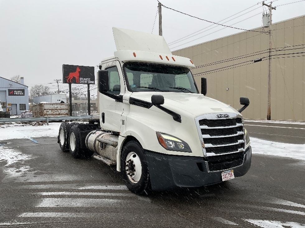 Day Cab Tractor-Heavy Duty Tractors-Freightliner-2019-T12664ST-Londonderry-NH-237,167\n\t\tmiles-$ 47,250 - Image 1