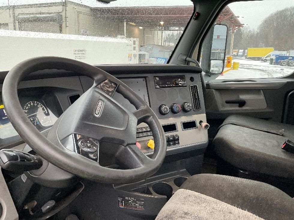Day Cab Tractor-Heavy Duty Tractors-Freightliner-2019-T12664ST-Londonderry-NH-237,167\n\t\tmiles-$ 47,250 - Image 10