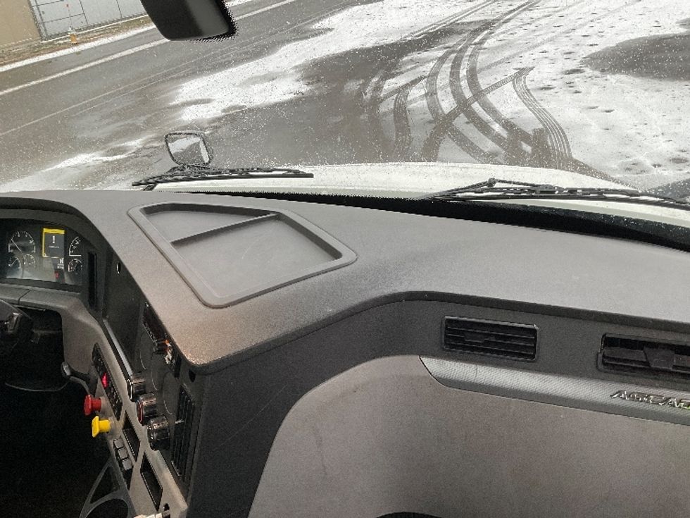 Day Cab Tractor-Heavy Duty Tractors-Freightliner-2019-T12664ST-Londonderry-NH-237,167\n\t\tmiles-$ 47,250 - Image 13