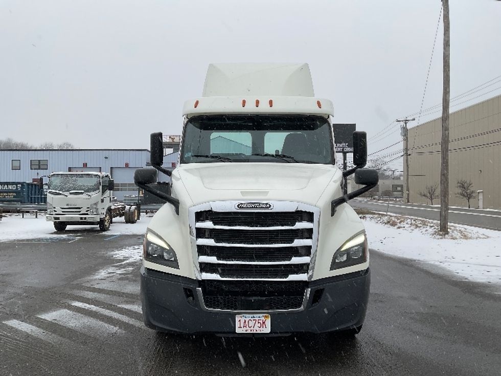 Day Cab Tractor-Heavy Duty Tractors-Freightliner-2019-T12664ST-Londonderry-NH-237,167\n\t\tmiles-$ 47,250 - Image 2