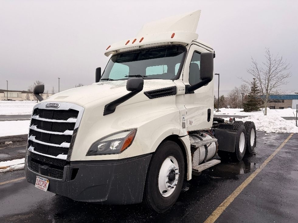 Day Cab Tractor-Heavy Duty Tractors-Freightliner-2019-T12664ST-Londonderry-NH-237,167\n\t\tmiles-$ 47,250 - Image 3