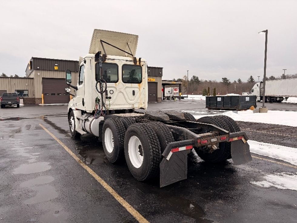 Day Cab Tractor-Heavy Duty Tractors-Freightliner-2019-T12664ST-Londonderry-NH-237,167\n\t\tmiles-$ 47,250 - Image 5