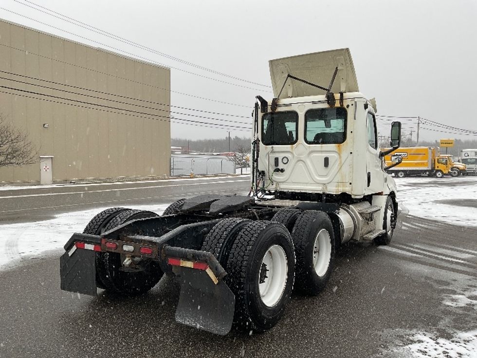 Day Cab Tractor-Heavy Duty Tractors-Freightliner-2019-T12664ST-Londonderry-NH-237,167\n\t\tmiles-$ 47,250 - Image 7