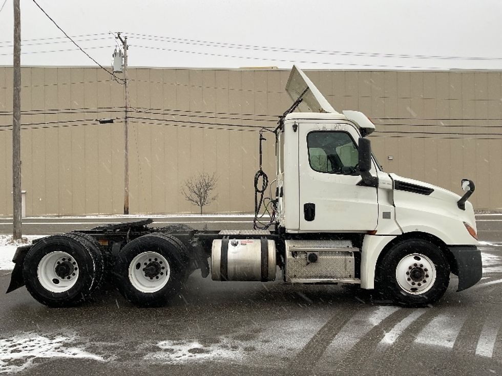 Day Cab Tractor-Heavy Duty Tractors-Freightliner-2019-T12664ST-Londonderry-NH-237,167\n\t\tmiles-$ 47,250 - Image 8