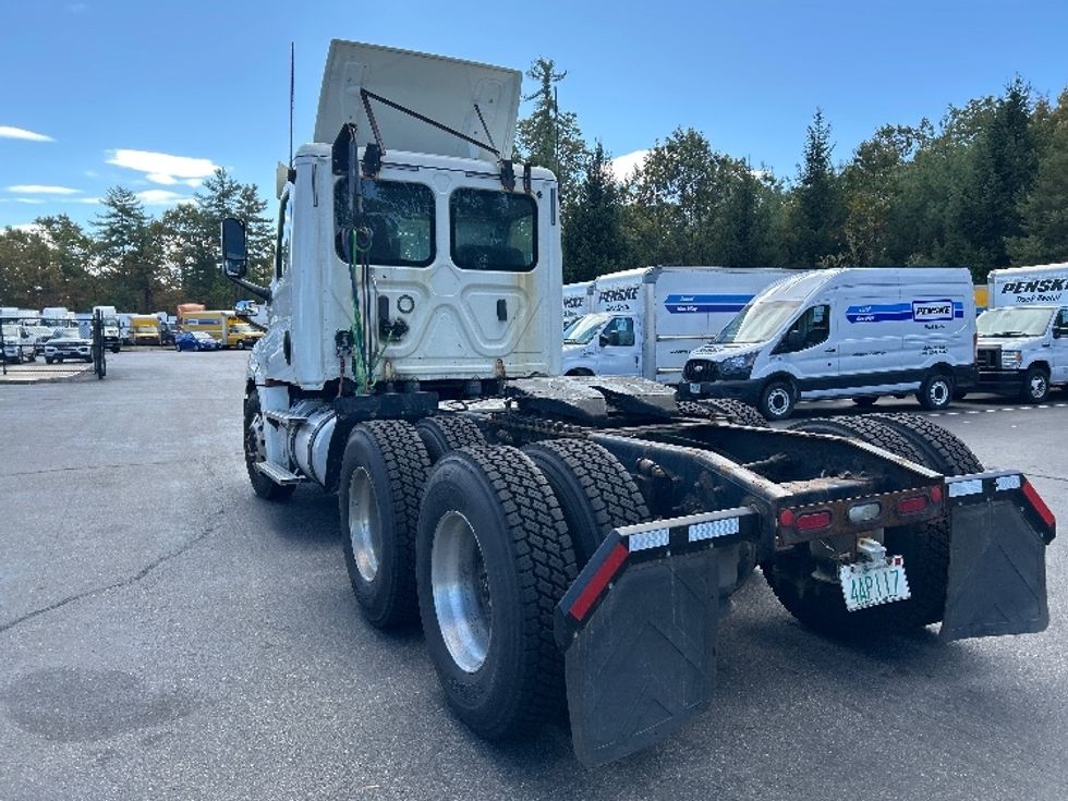 Day Cab Tractor-Heavy Duty Tractors-Freightliner-2019-T12664ST-Londonderry-NH-237,872\n\t\tmiles-$ 35,250 - Image 5