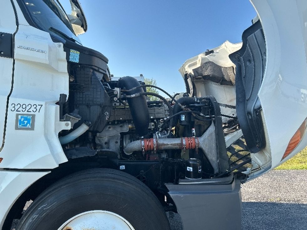 Day Cab Tractor-Heavy Duty Tractors-Freightliner-2019-T12664ST-Londonderry-NH-395,011\n\t\tmiles-$ 41,750 - Image 15