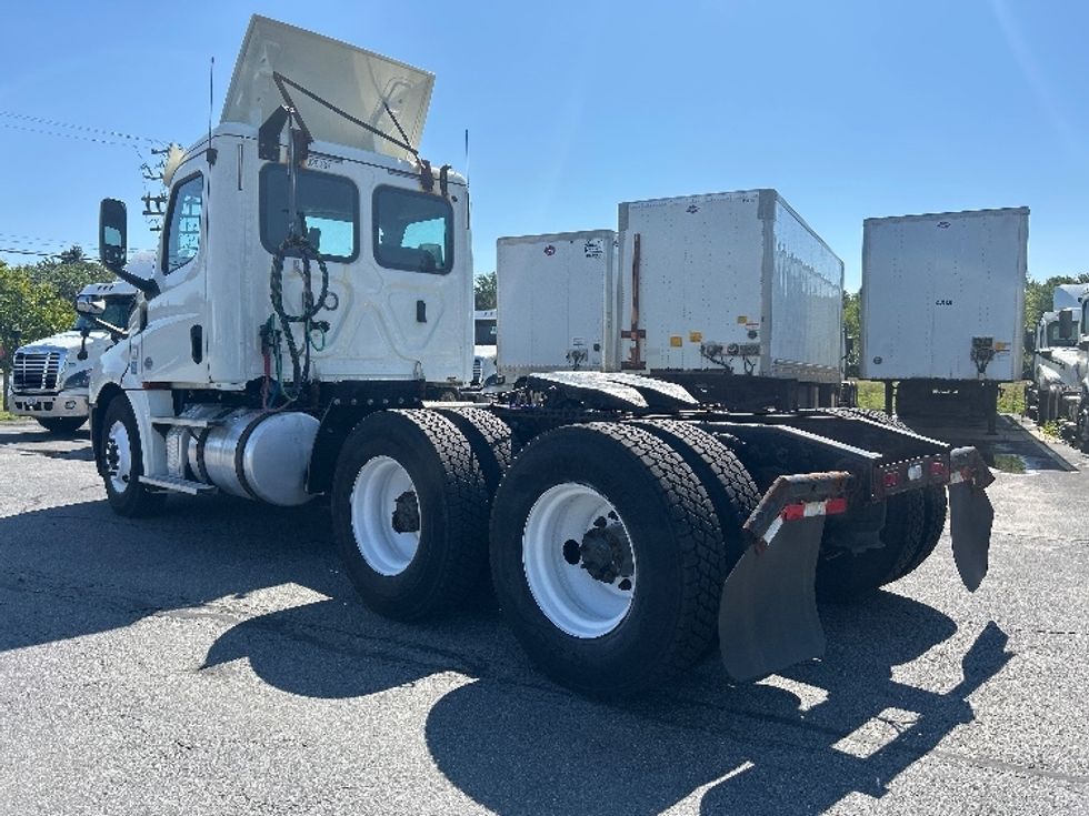 Day Cab Tractor-Heavy Duty Tractors-Freightliner-2019-T12664ST-Londonderry-NH-395,011\n\t\tmiles-$ 41,750 - Image 5