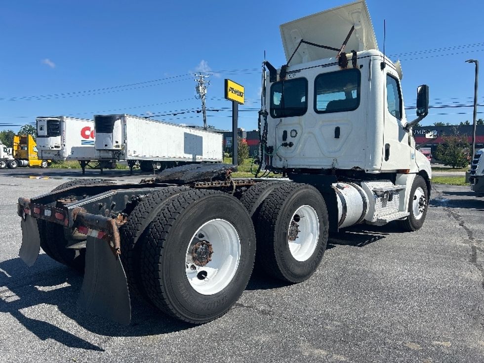 Day Cab Tractor-Heavy Duty Tractors-Freightliner-2019-T12664ST-Londonderry-NH-395,011\n\t\tmiles-$ 41,750 - Image 7