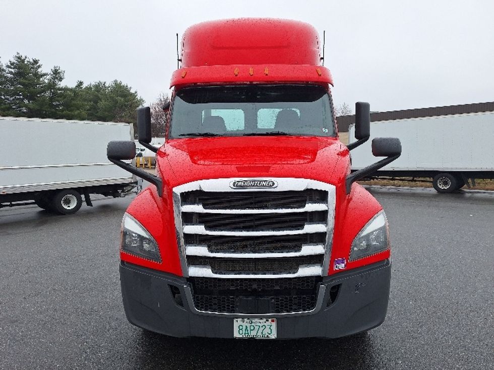 Day Cab Tractor-Heavy Duty Tractors-Freightliner-2019-T12664ST-Londonderry-NH-416,817\n\t\tmiles-$ 41,250 - Image 2