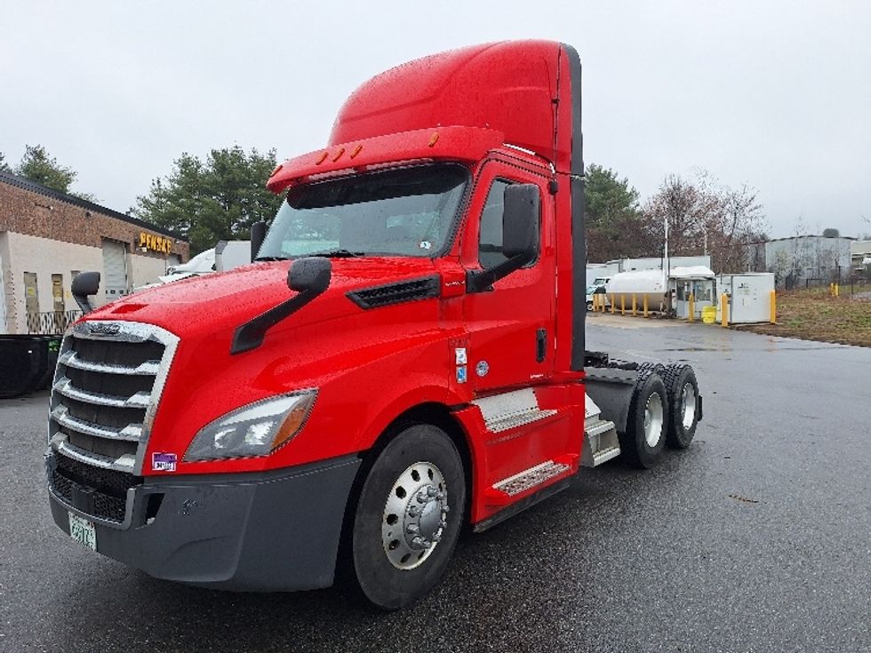 Day Cab Tractor-Heavy Duty Tractors-Freightliner-2019-T12664ST-Londonderry-NH-416,817\n\t\tmiles-$ 41,250 - Image 3