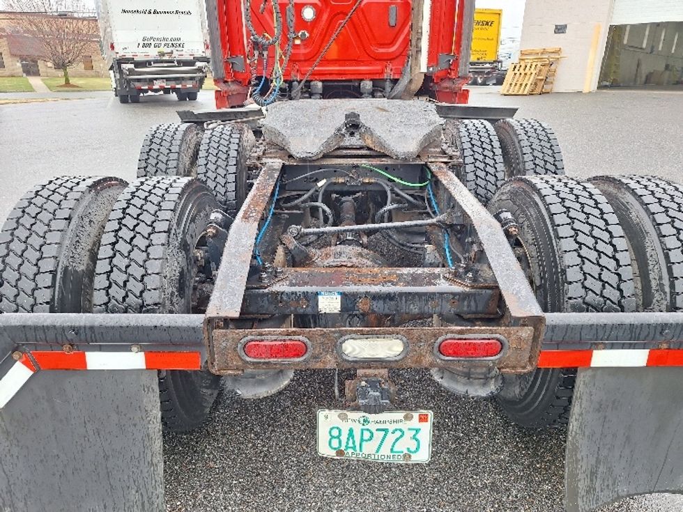 Day Cab Tractor-Heavy Duty Tractors-Freightliner-2019-T12664ST-Londonderry-NH-416,817\n\t\tmiles-$ 41,250 - Image 6