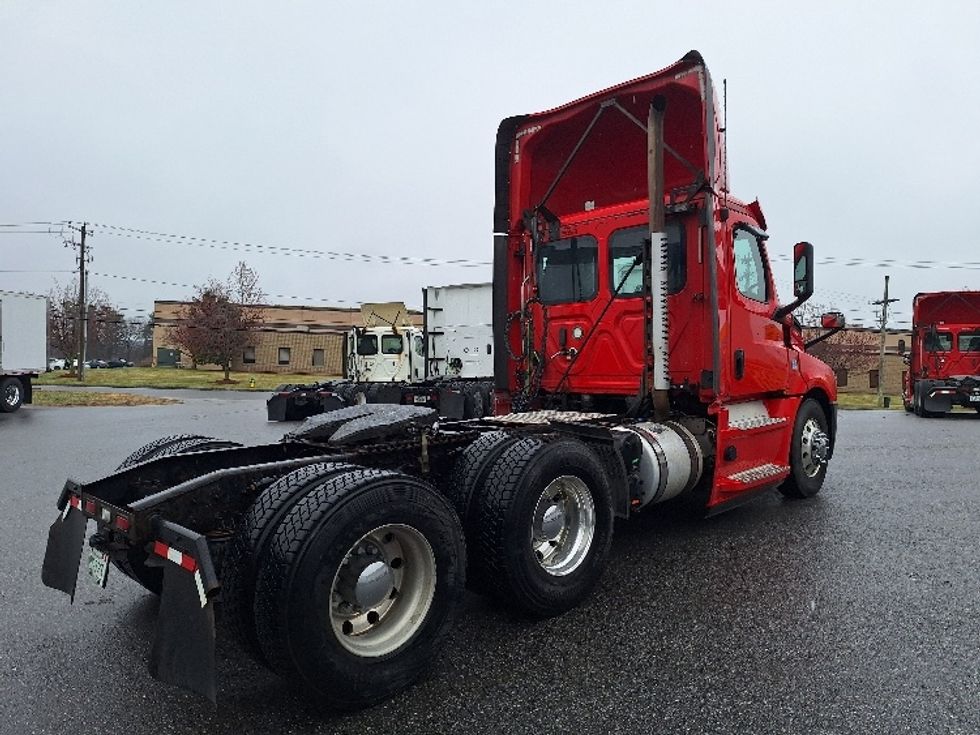 Day Cab Tractor-Heavy Duty Tractors-Freightliner-2019-T12664ST-Londonderry-NH-416,817\n\t\tmiles-$ 41,250 - Image 7