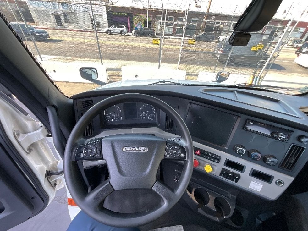 Day Cab Tractor-Heavy Duty Tractors-Freightliner-2019-T12664ST-Los Angeles-CA-321,286\n\t\tmiles-$ 53,250 - Image 11
