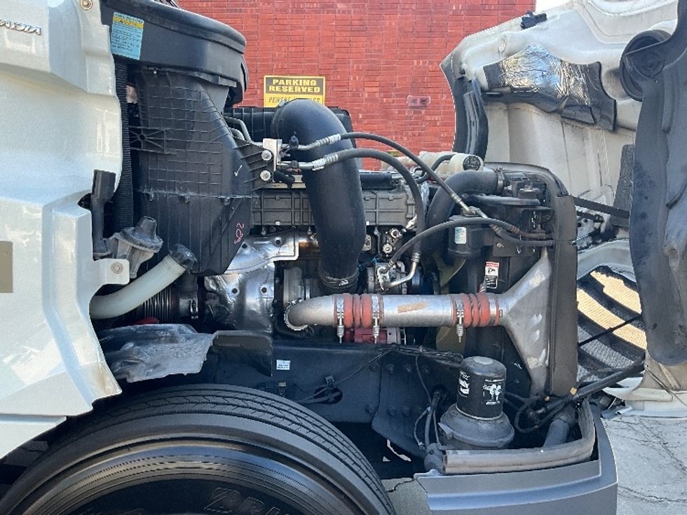 Day Cab Tractor-Heavy Duty Tractors-Freightliner-2019-T12664ST-Los Angeles-CA-321,286\n\t\tmiles-$ 53,250 - Image 15