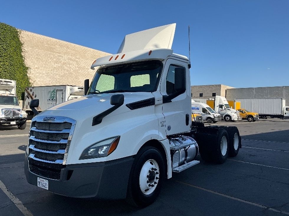 Day Cab Tractor-Heavy Duty Tractors-Freightliner-2019-T12664ST-Los Angeles-CA-321,286\n\t\tmiles-$ 53,250 - Image 3