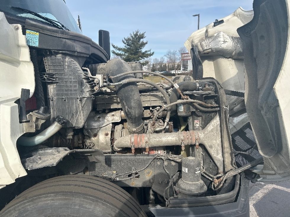 Day Cab Tractor-Heavy Duty Tractors-Freightliner-2019-T12664ST-Louisville-KY-324,810\n\t\tmiles-$ 41,250 - Image 15