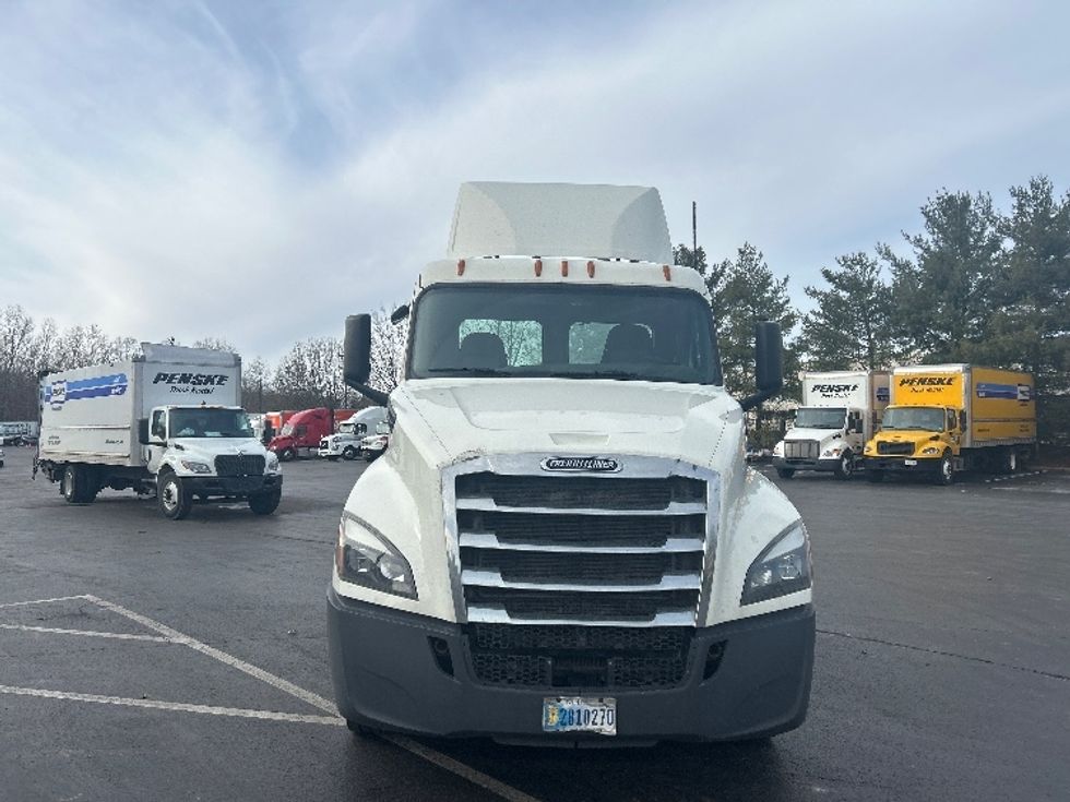 Day Cab Tractor-Heavy Duty Tractors-Freightliner-2019-T12664ST-Louisville-KY-324,810\n\t\tmiles-$ 41,250 - Image 2