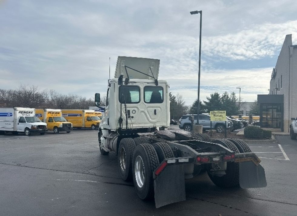 Day Cab Tractor-Heavy Duty Tractors-Freightliner-2019-T12664ST-Louisville-KY-324,810\n\t\tmiles-$ 41,250 - Image 5