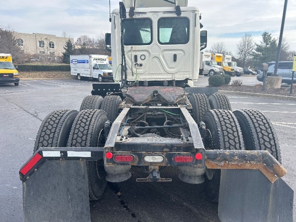 Day Cab Tractor-Heavy Duty Tractors-Freightliner-2019-T12664ST-Louisville-KY-324,810\n\t\tmiles-$ 41,250 - Image 6