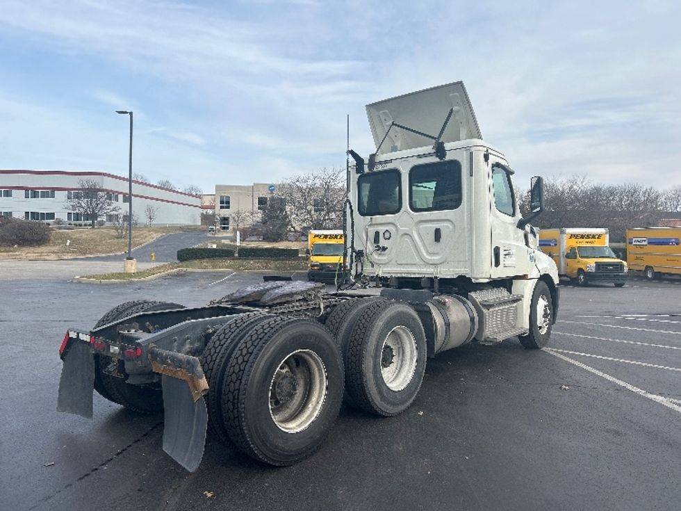 Day Cab Tractor-Heavy Duty Tractors-Freightliner-2019-T12664ST-Louisville-KY-324,810\n\t\tmiles-$ 41,250 - Image 7