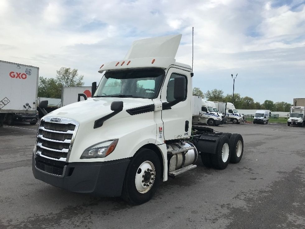 Day Cab Tractor-Heavy Duty Tractors-Freightliner-2019-T12664ST-Louisville-KY-591,736\n\t\tmiles-$ 36,000 - Image 1