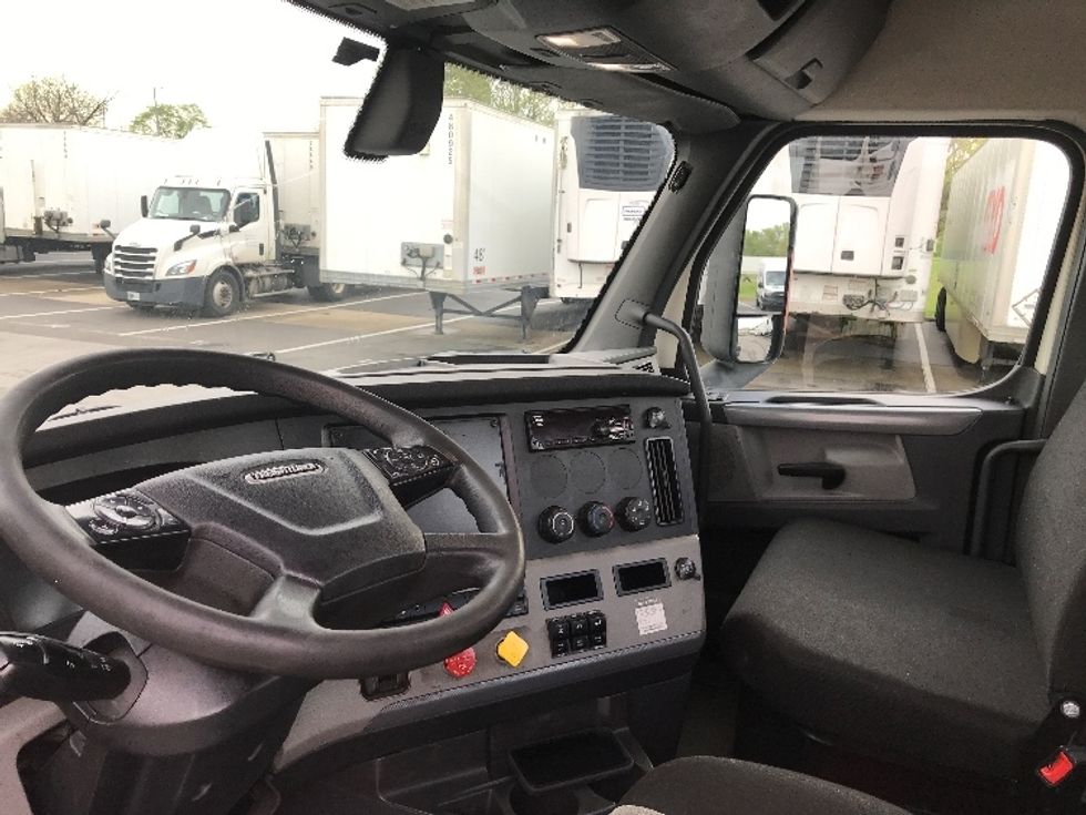 Day Cab Tractor-Heavy Duty Tractors-Freightliner-2019-T12664ST-Louisville-KY-591,736\n\t\tmiles-$ 36,000 - Image 10