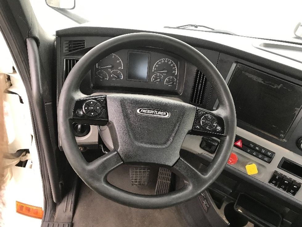 Day Cab Tractor-Heavy Duty Tractors-Freightliner-2019-T12664ST-Louisville-KY-591,736\n\t\tmiles-$ 36,000 - Image 11