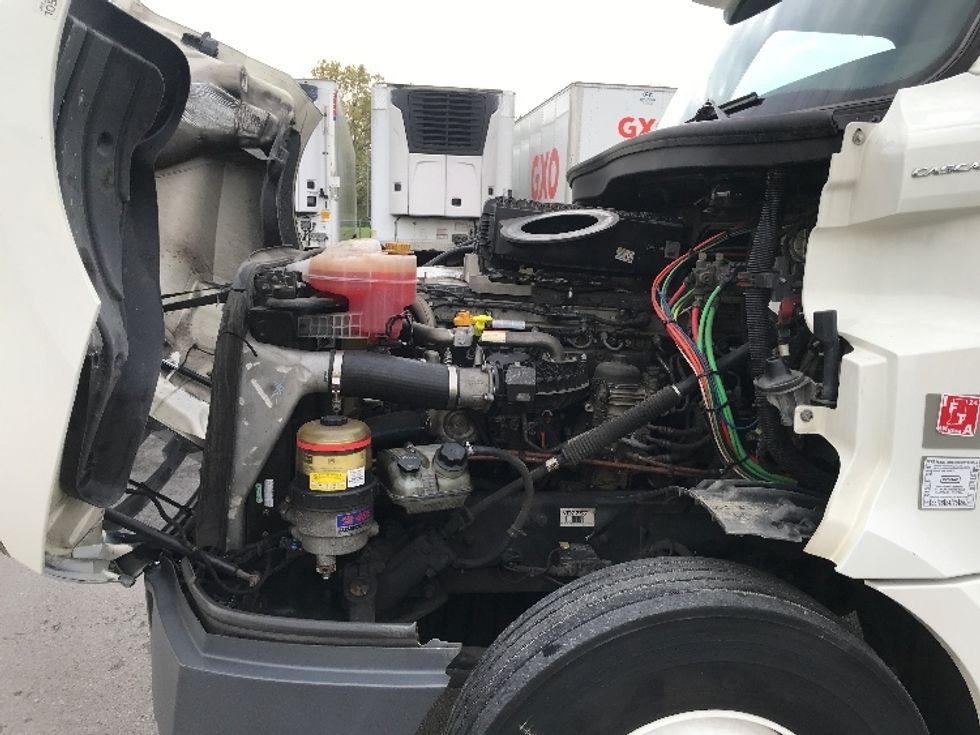 Day Cab Tractor-Heavy Duty Tractors-Freightliner-2019-T12664ST-Louisville-KY-591,736\n\t\tmiles-$ 36,000 - Image 16