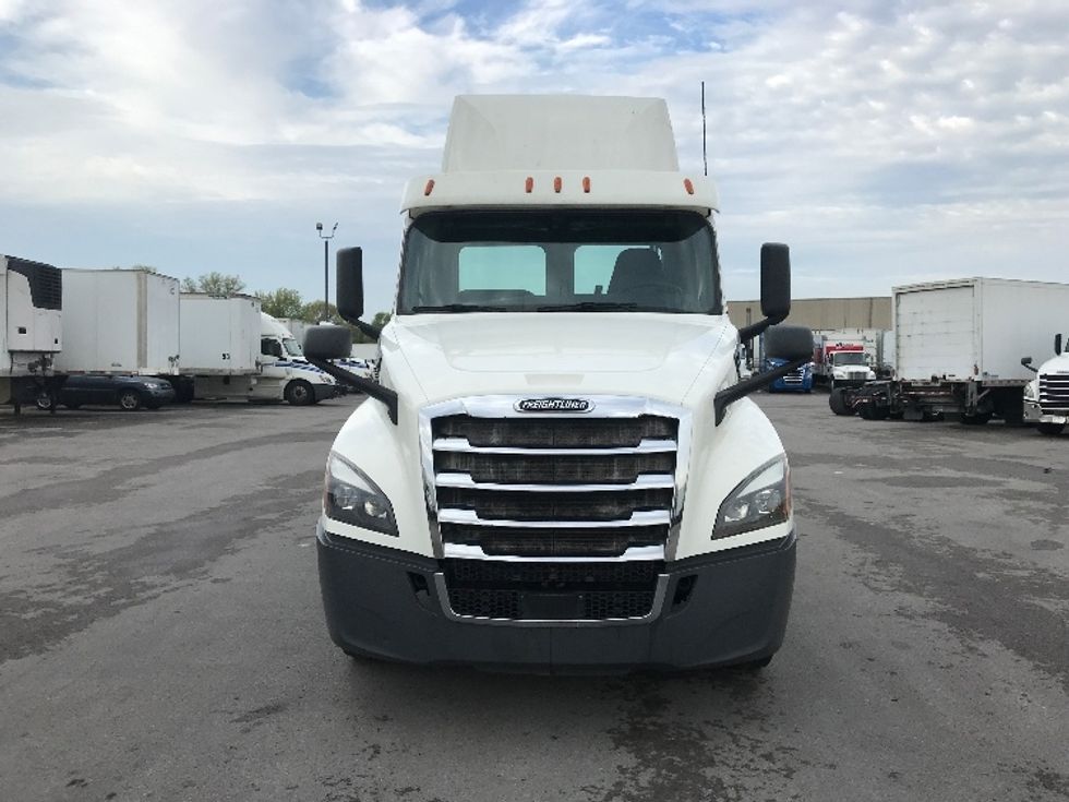 Day Cab Tractor-Heavy Duty Tractors-Freightliner-2019-T12664ST-Louisville-KY-591,736\n\t\tmiles-$ 36,000 - Image 2