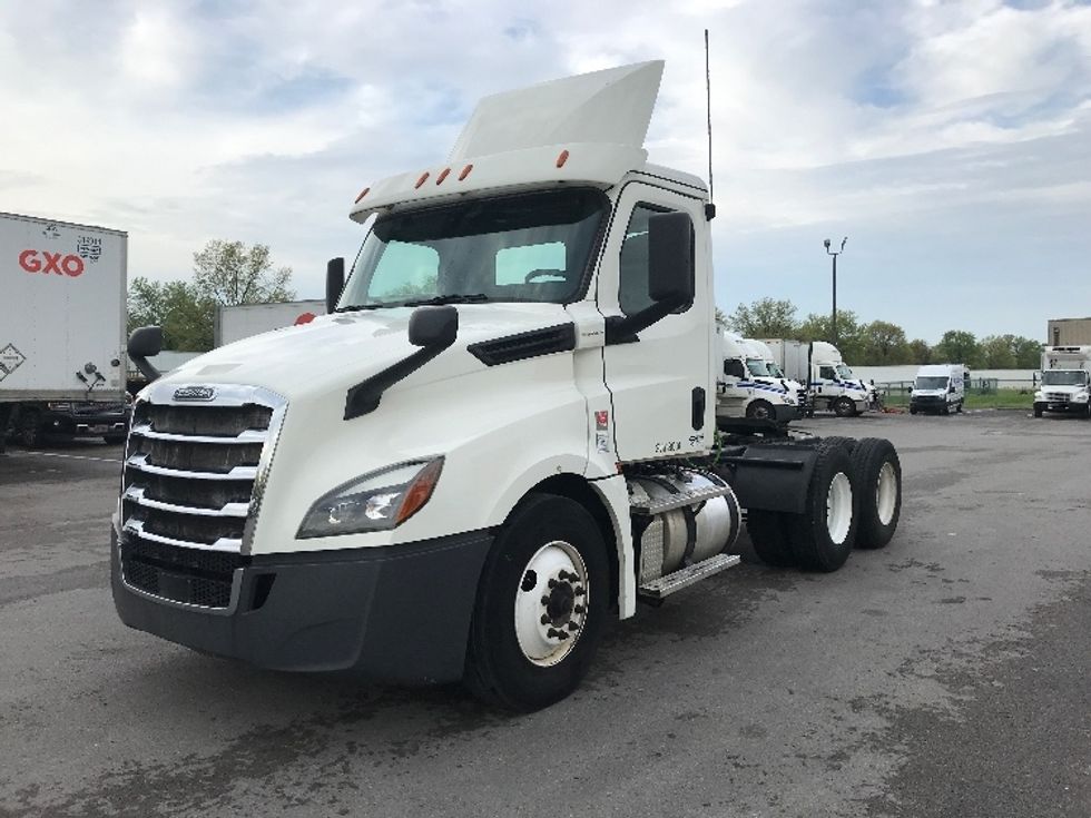 Day Cab Tractor-Heavy Duty Tractors-Freightliner-2019-T12664ST-Louisville-KY-591,736\n\t\tmiles-$ 36,000 - Image 3