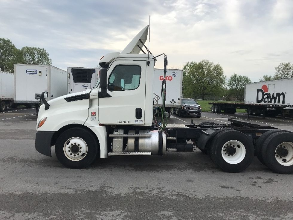 Day Cab Tractor-Heavy Duty Tractors-Freightliner-2019-T12664ST-Louisville-KY-591,736\n\t\tmiles-$ 36,000 - Image 4