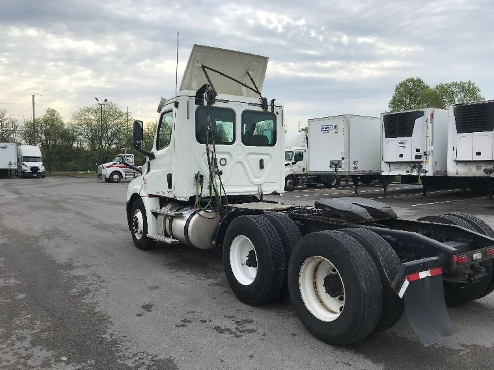 Day Cab Tractor-Heavy Duty Tractors-Freightliner-2019-T12664ST-Louisville-KY-591,736\n\t\tmiles-$ 36,000 - Image 5