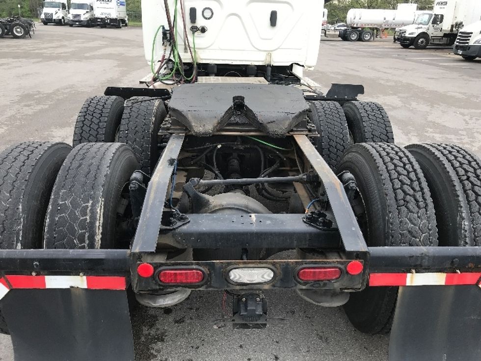 Day Cab Tractor-Heavy Duty Tractors-Freightliner-2019-T12664ST-Louisville-KY-591,736\n\t\tmiles-$ 36,000 - Image 6