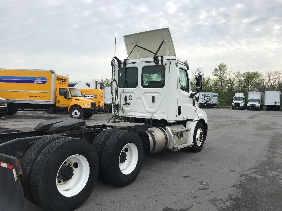 Day Cab Tractor-Heavy Duty Tractors-Freightliner-2019-T12664ST-Louisville-KY-591,736\n\t\tmiles-$ 36,000 - Image 7
