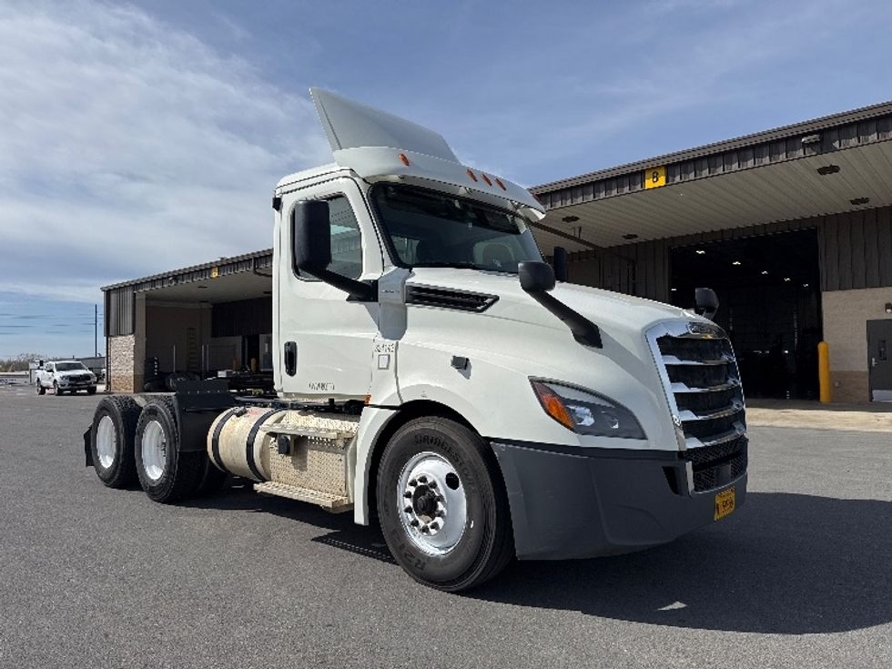 Day Cab Tractor-Heavy Duty Tractors-Freightliner-2019-T12664ST-Lowell-AR-181,505\n\t\tmiles-$ 62,500 - Image 1
