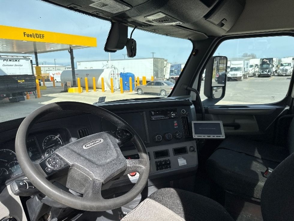 Day Cab Tractor-Heavy Duty Tractors-Freightliner-2019-T12664ST-Lowell-AR-181,505\n\t\tmiles-$ 62,500 - Image 10