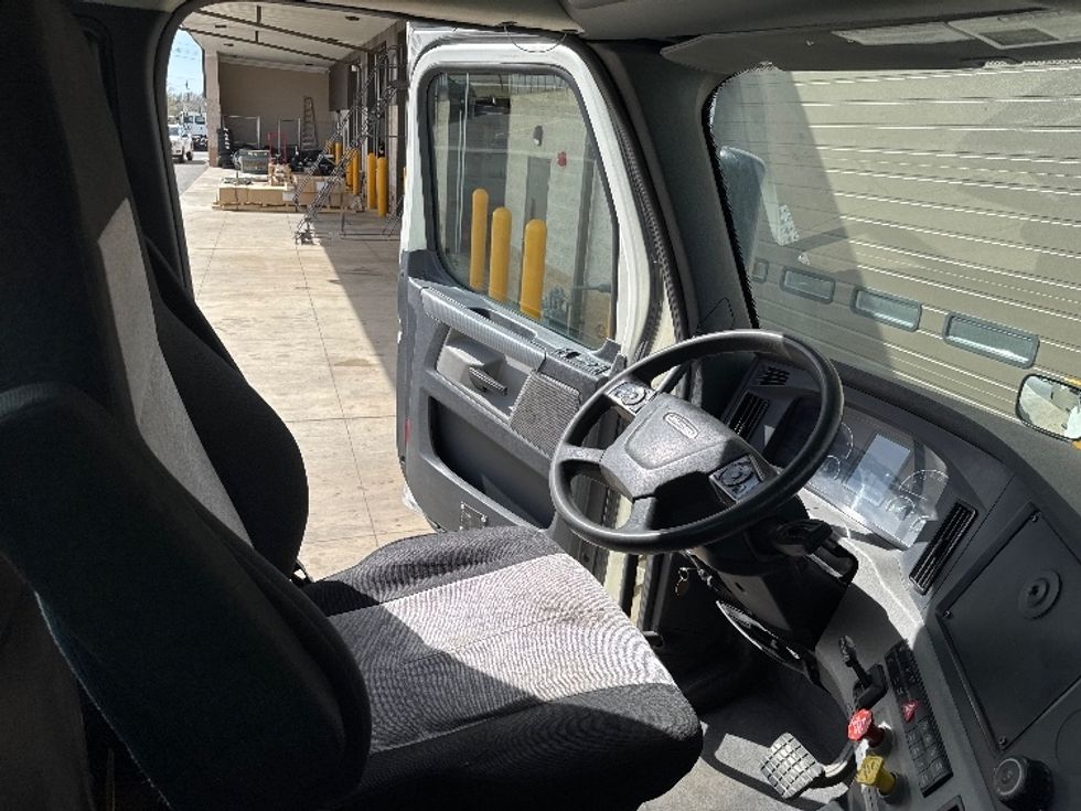 Day Cab Tractor-Heavy Duty Tractors-Freightliner-2019-T12664ST-Lowell-AR-181,505\n\t\tmiles-$ 62,500 - Image 14