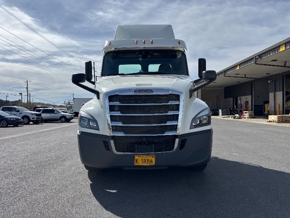 Day Cab Tractor-Heavy Duty Tractors-Freightliner-2019-T12664ST-Lowell-AR-181,505\n\t\tmiles-$ 62,500 - Image 2