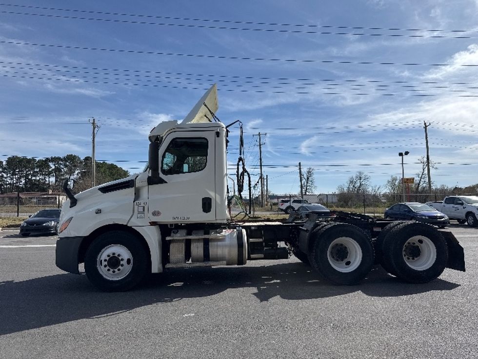 Day Cab Tractor-Heavy Duty Tractors-Freightliner-2019-T12664ST-Lowell-AR-181,505\n\t\tmiles-$ 62,500 - Image 4
